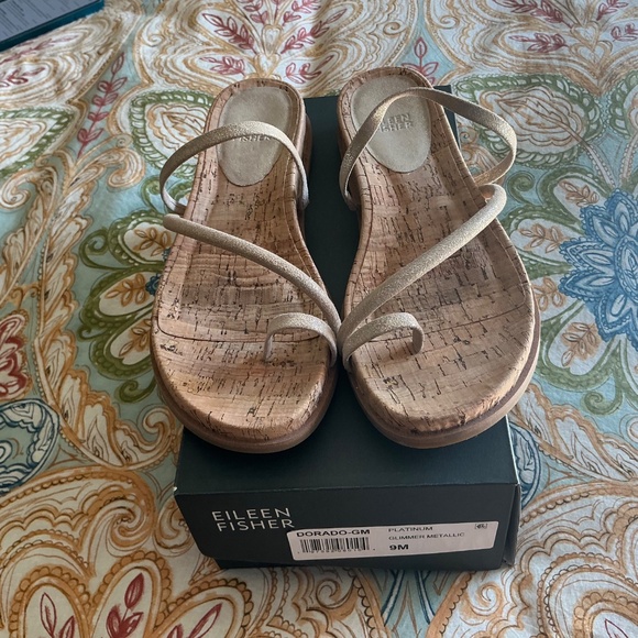 DORADO PLATINUM SANDAL SIZE 9 - Picture 2 of 3